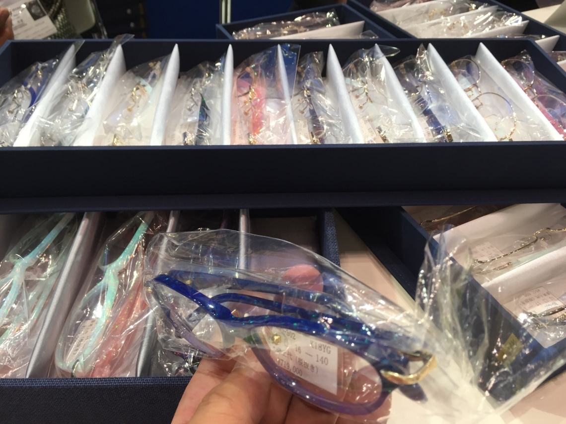 Spectacle Frames with Synthetic Opal - Type 1, Impregnated Opal